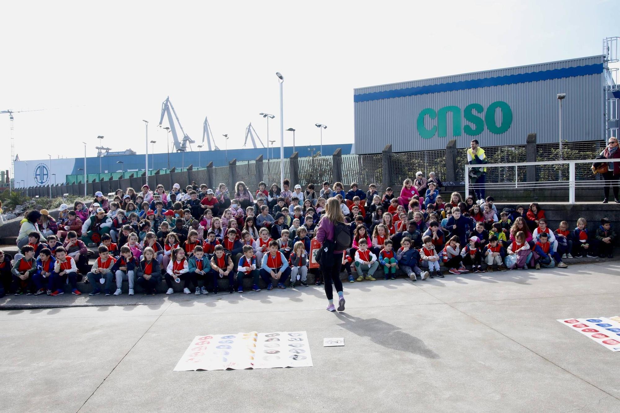 En imágenes: Así fue la actividad del proyecto "SwimSafe" en la playa del Arbeyal, en Gijón