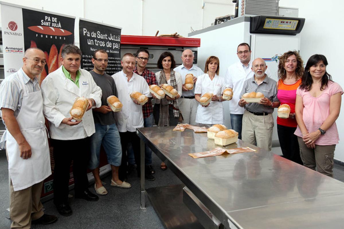 Presentació del nou format del pa de Sant Julià de Sabadell. Presentació del nou format del pa de Sant Julià de Sabadell.