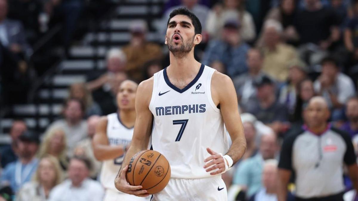 Los Lakers ganan a los Memphis de Aldama