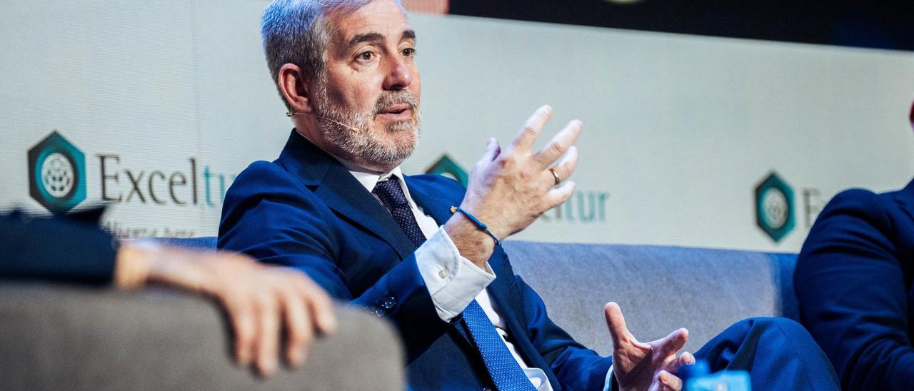 Archivo - El presidente de Canarias, Fernando Clavijo, interviene durante la inauguración del XII Foro de Liderazgo Turístico, organizado por Exceltur, en la Feria de Madrid, IFEMA, a 23 de enero de 2024, en Madrid (España). Exceltur organiza el XII Foro
