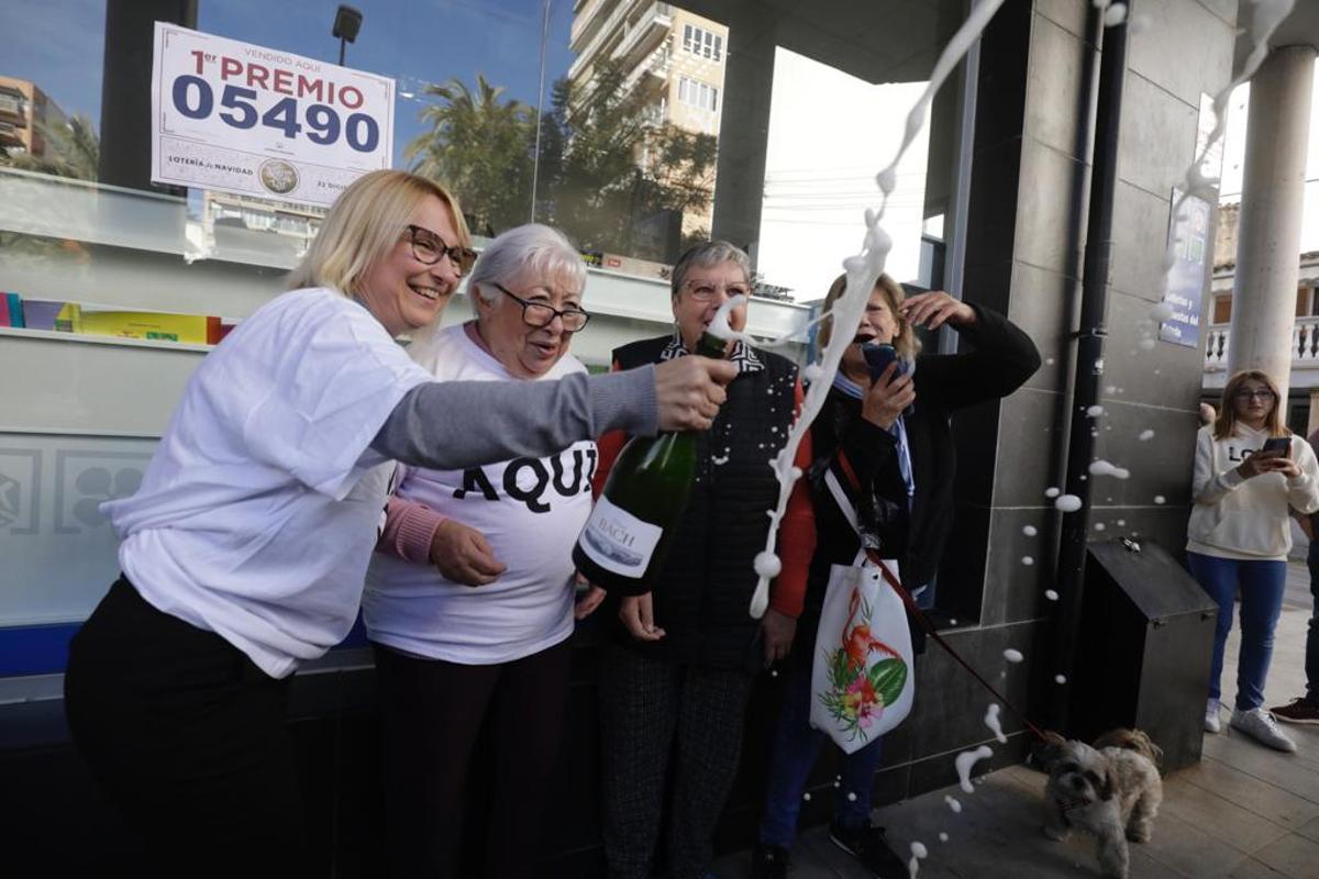 La papelería Sastre de s'Arenal reparte 400.000 euros del Gordo de Navidad