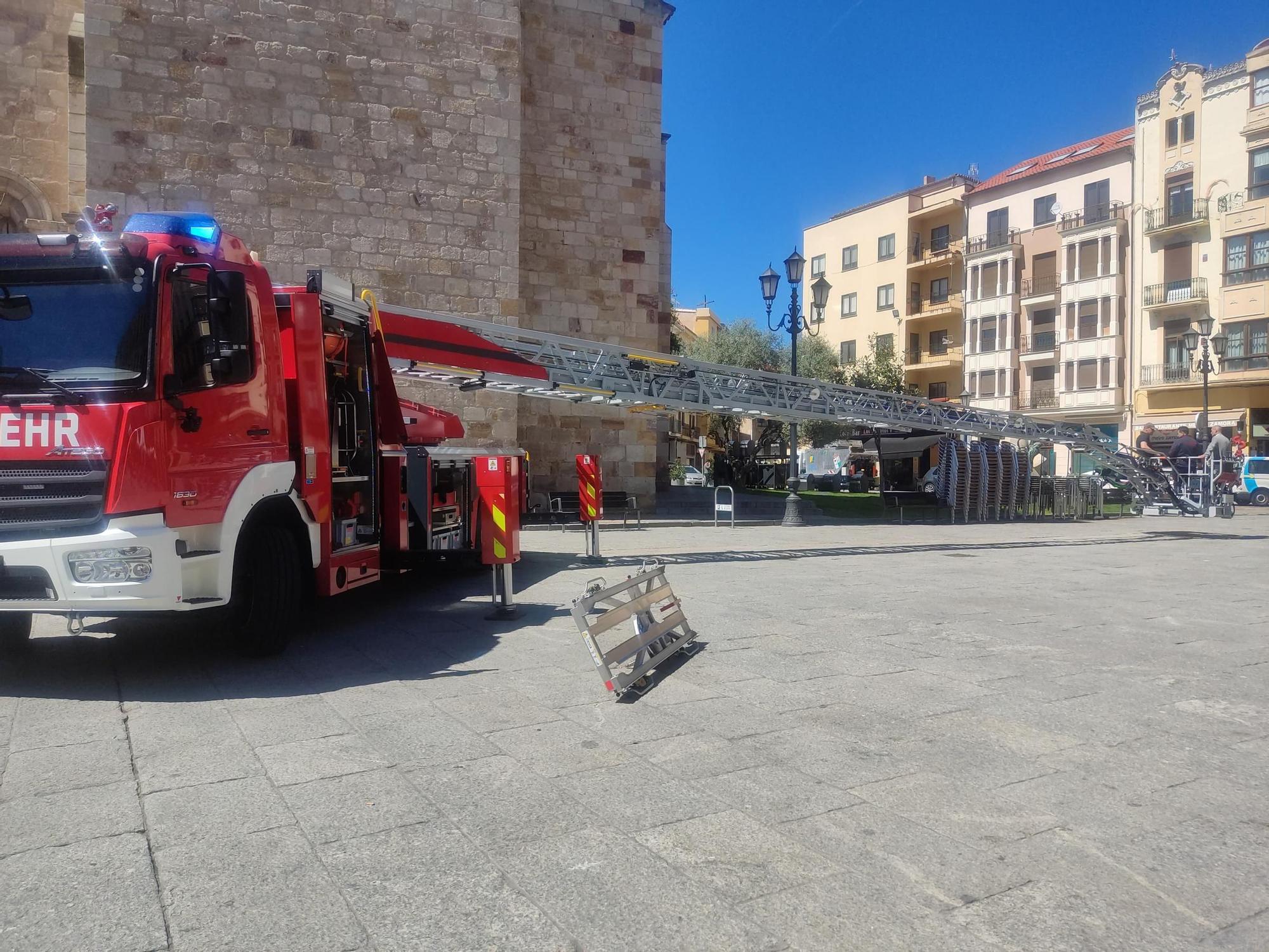 Bomberos de Zamora prueban una nueva escala