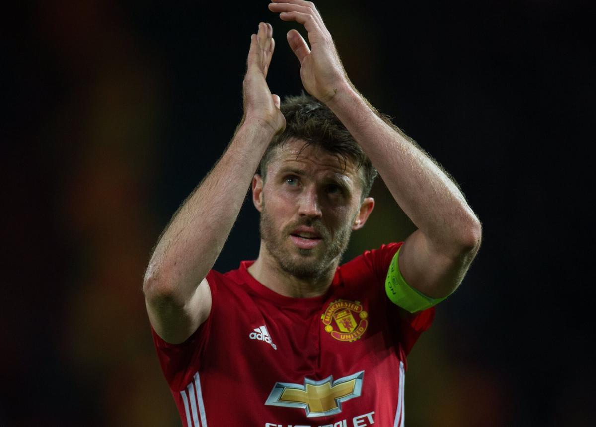 MANC51. MANCHESTER (REINO UNIDO), 20/04/2017.- El jugador del Manchester United, Michael Carrick, tras finalizar el partido de vuelta de los cuartos de final de la Liga Europa entre el Manchester United y el RSC Anderlecht que se disputa hoy, jueves 20 de abril de 2017, en el Old Trafford de Manchester (Reino Unido). EFE/PETER POWELL