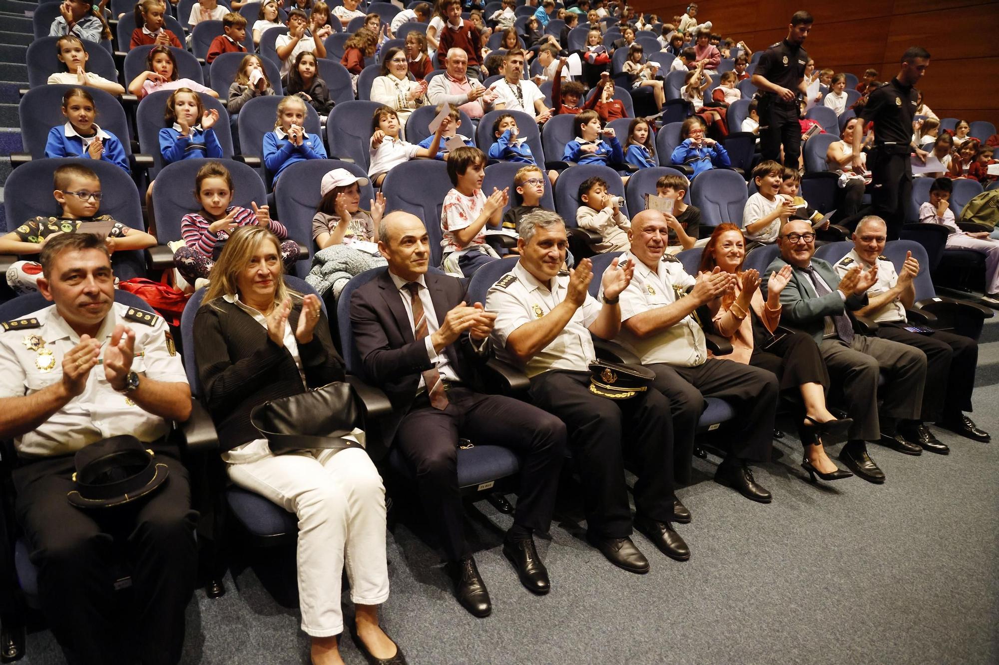 Los perros policía y el robot Sira, protagonistas en la "Exposición de Medios" de la Policía Nacional