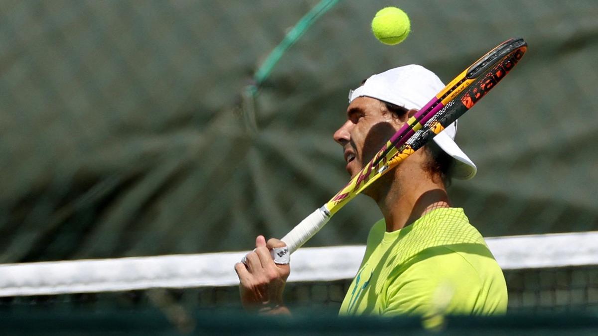 Rafa Nadal durante el entrenamiento en Wimbledon de este jueves.