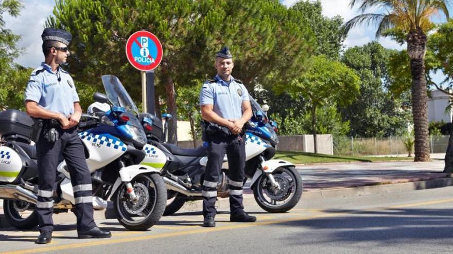 Agents de la policia durant un control