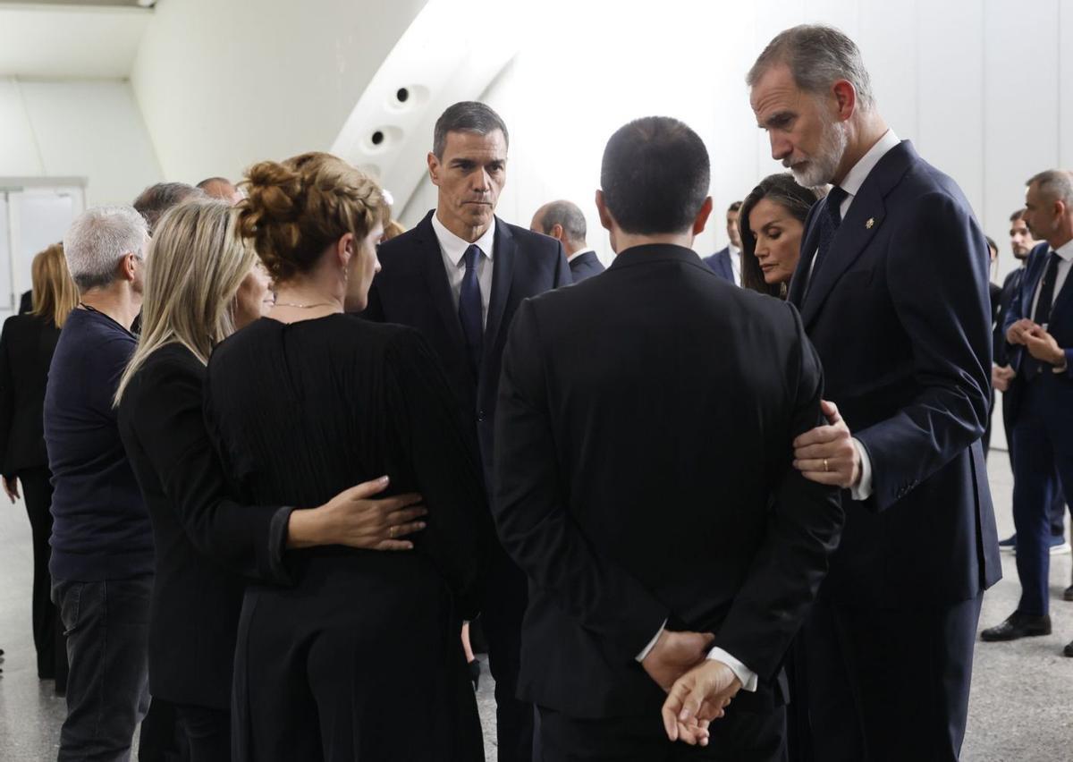 Abraçades i proximitat institucional