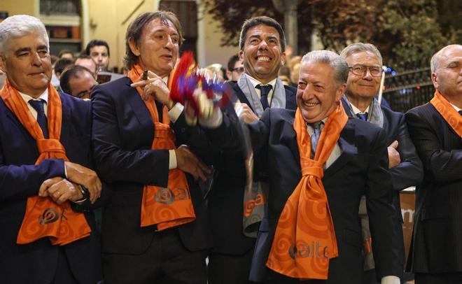 El President de la Generalitat, Carlos Mazón, participa en la "Entradeta" de la Filà Llana