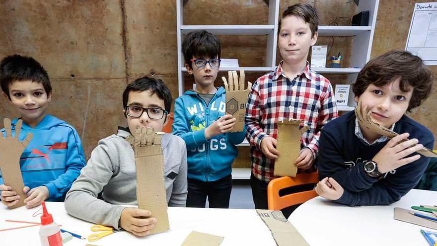 Por la izquierda, Manuel Bernardo, Xurde Berros, Lucas Rodríguez, Daniel Argüello y Luis Iglesias, durante el taller.