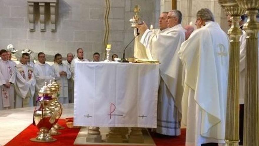 Abogados Cristianos entregan más de 88.000 firmas en defensa de la misa de La 2
