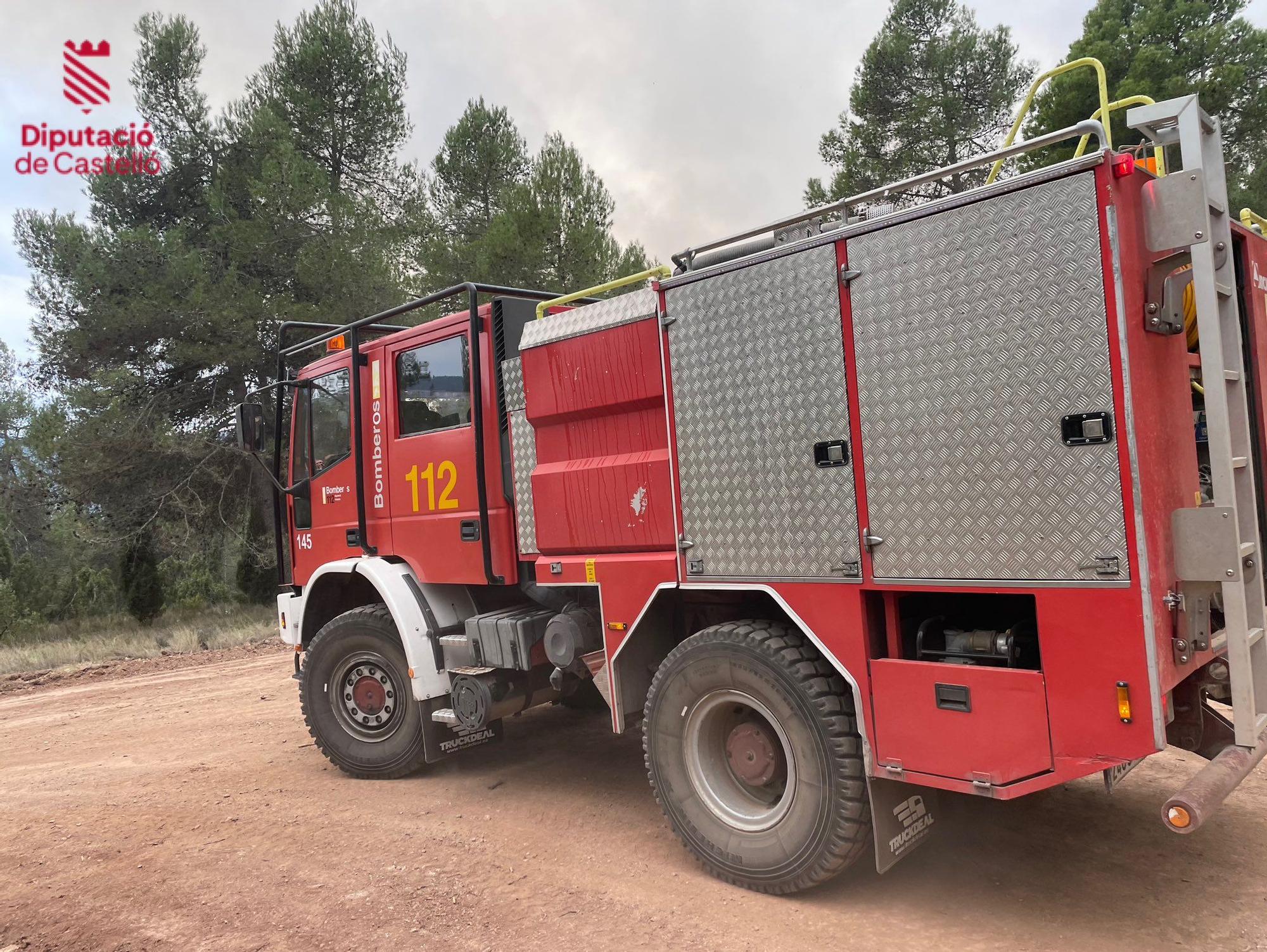 Las fotografías del virulento incendio forestal en Villanueva de Viver