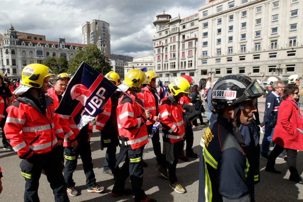 Manifestación de bomberos de toda España en Oviedo por Eloy Palacio