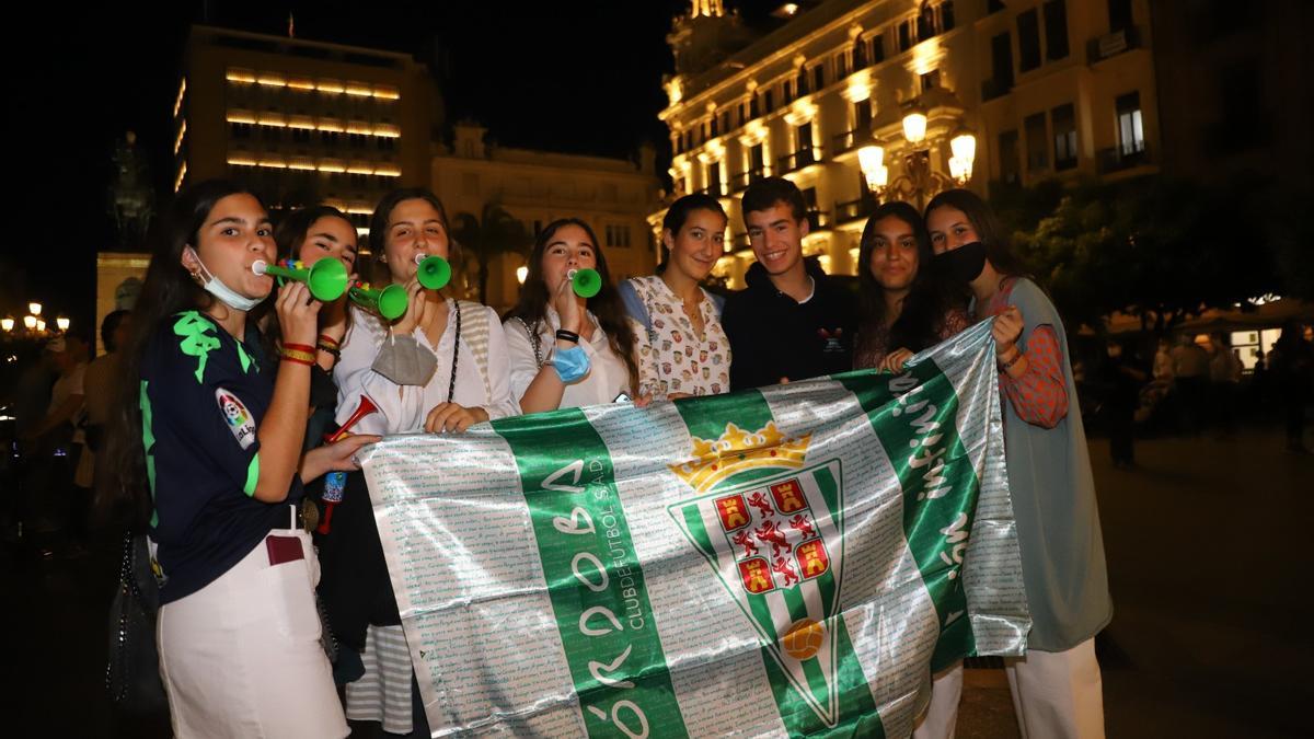 Celebración de la afición del Córdoba CF en Las Tendillas.