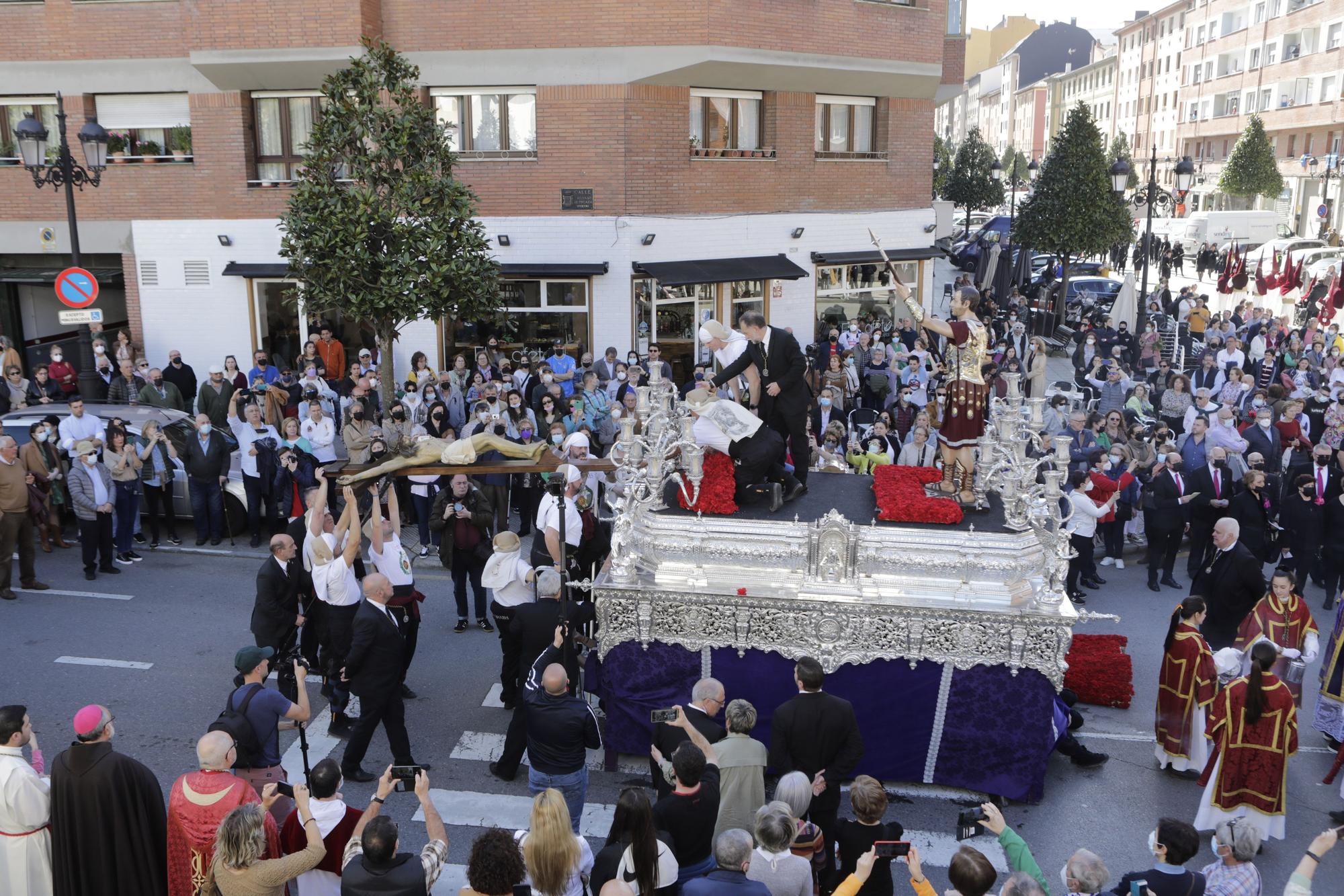 EN IMÁGENES: Así fue la procesión de los Estudiantes en Oviedo