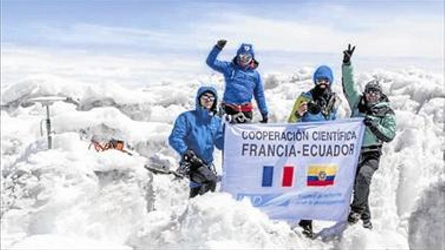 El volcán Chimborazo, situado en Ecuador, disputa al Everest su récord como la montaña más alta