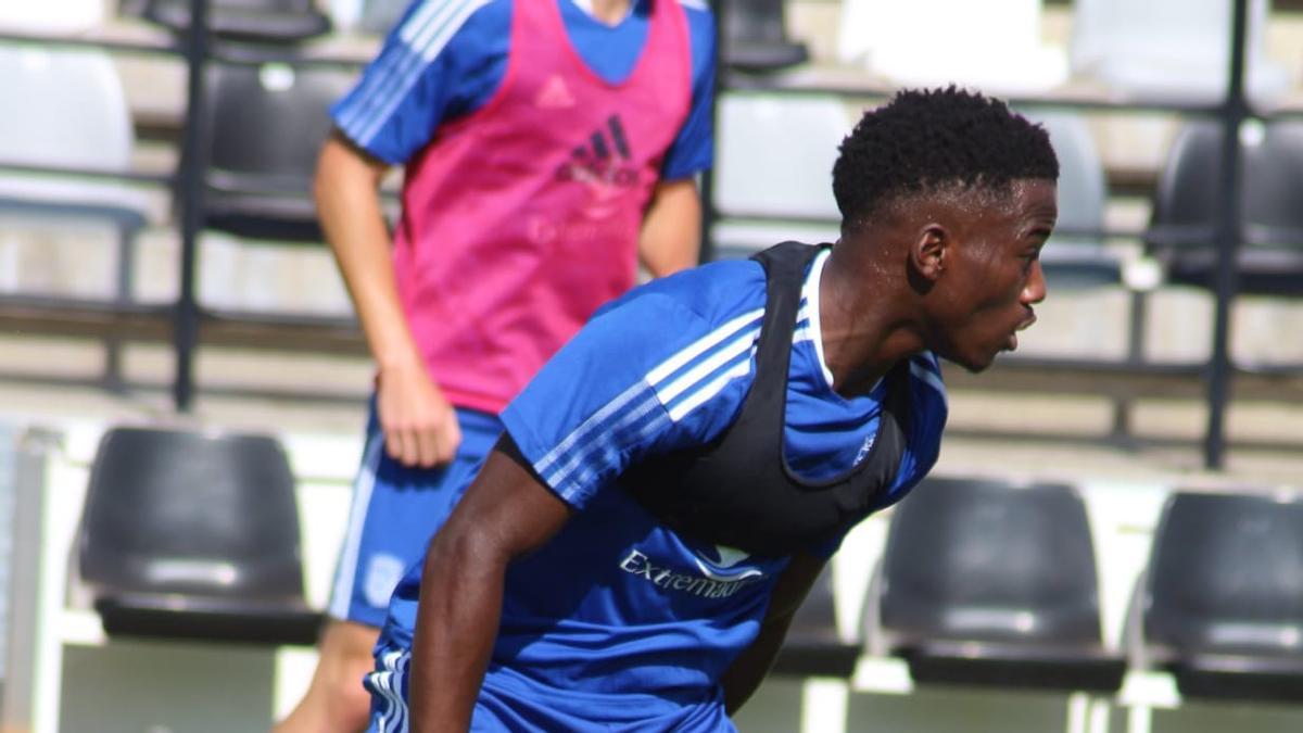 El jugador del Badajoz Adilson Mendes en el entrenamiento de hoy miércoles.