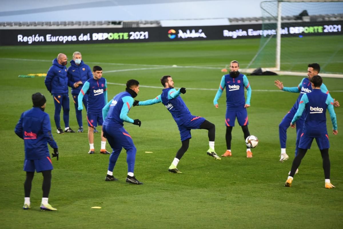 Entrenamiento del FC Barcelona en el estadio de El Arcángel