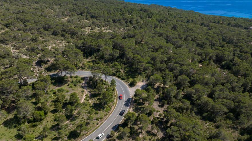 Casi 1.500 coches ya están autorizados para circular por Formentera este verano