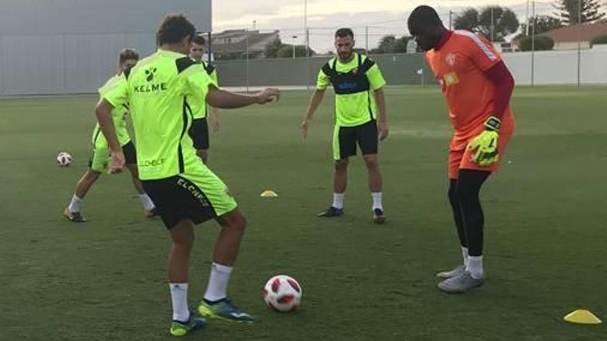 Francis, ayer, durante el entrenamiento en el Pinatar Arena.