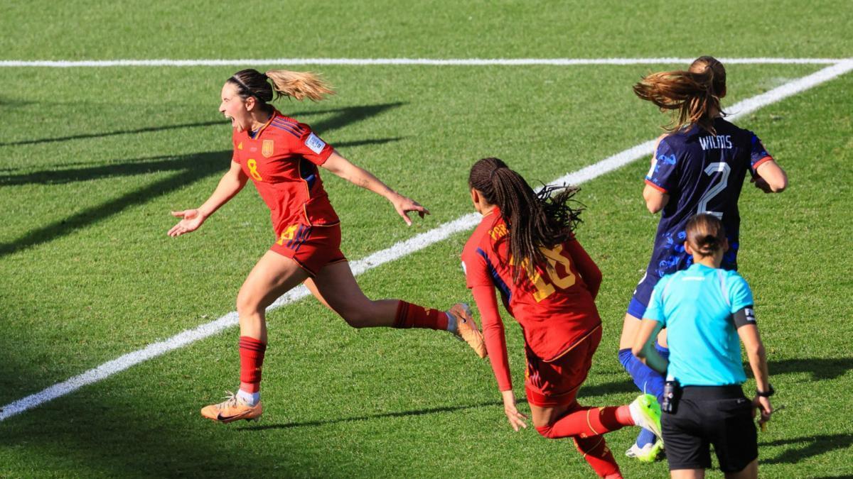 Espanya celebra un primer gol
