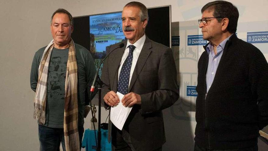 Teo de las Heras, José Luis Bermúdez y Ángel Cabañas presentan la prueba.