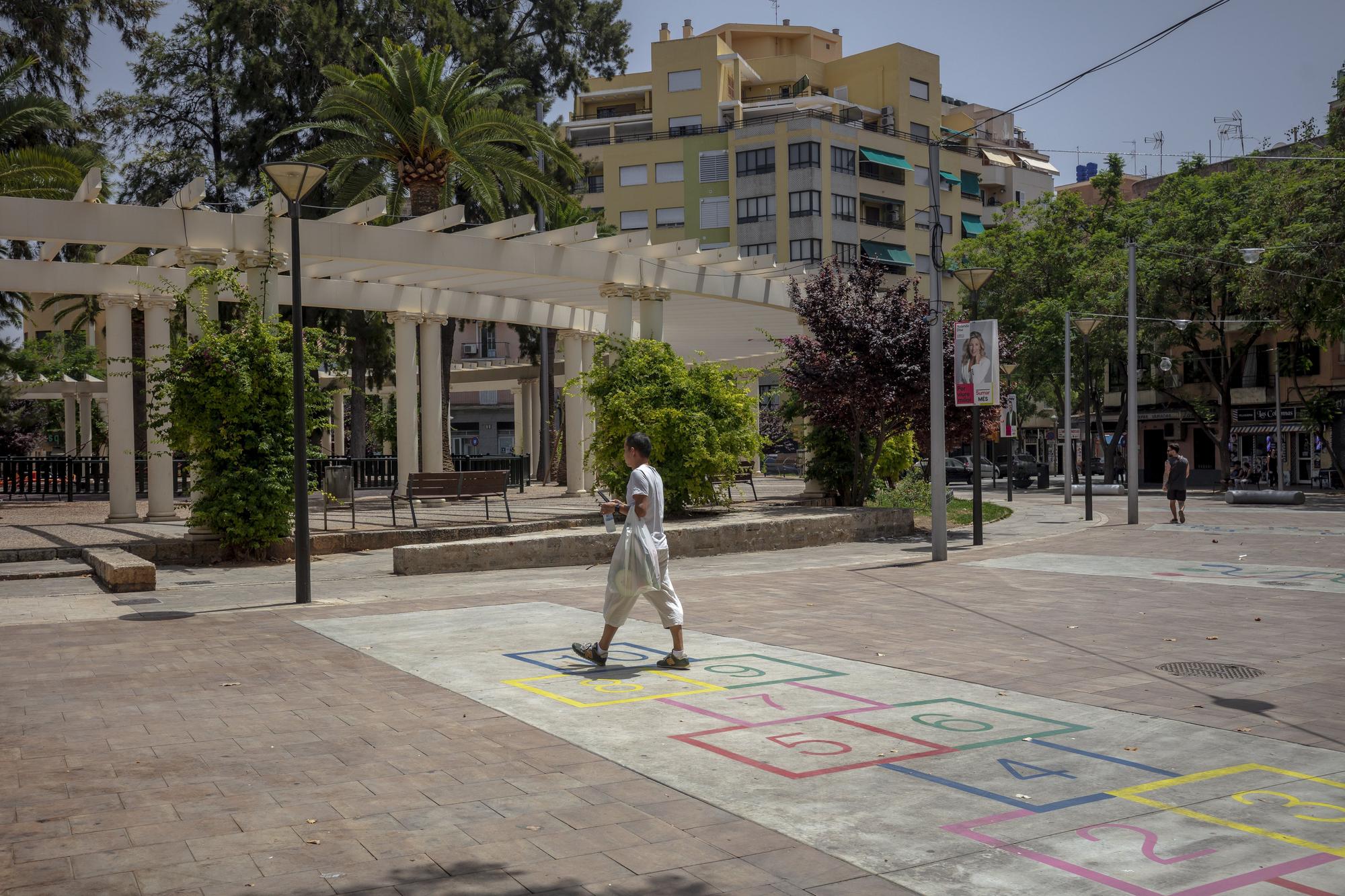 La calle Nuredduna, dividida diez meses después