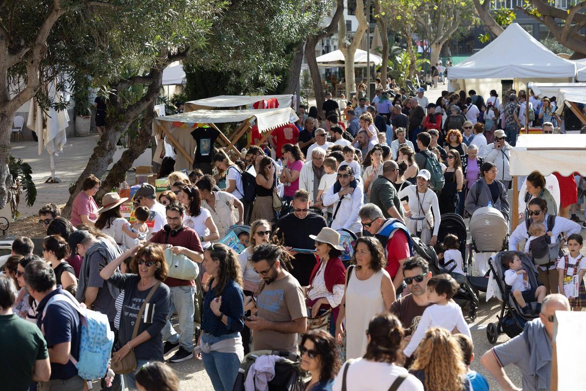 Todas las imágenes de la Diada de Sant Jordi en Vara de Rey