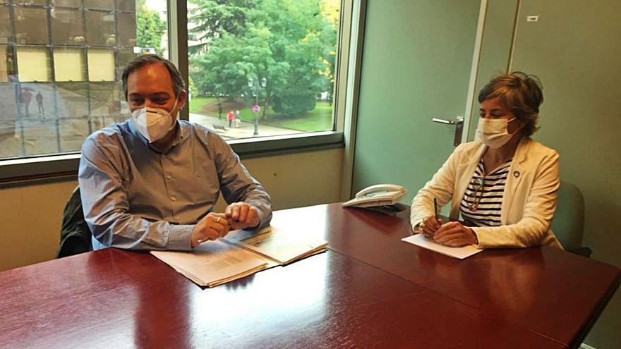 Alejandro Vega y Sonia Puente, en la reunión.