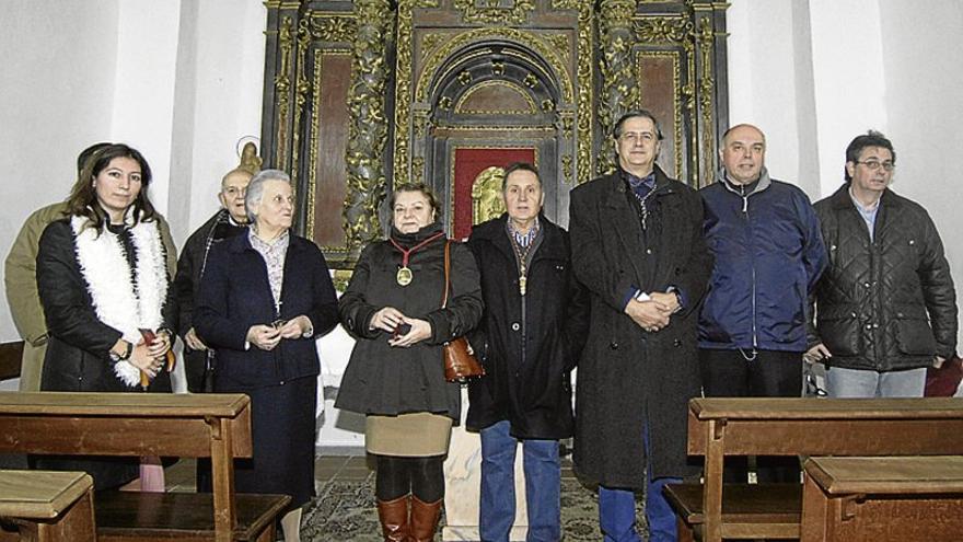 El Lignum Crucis recibe el homenaje del Cristo Negro