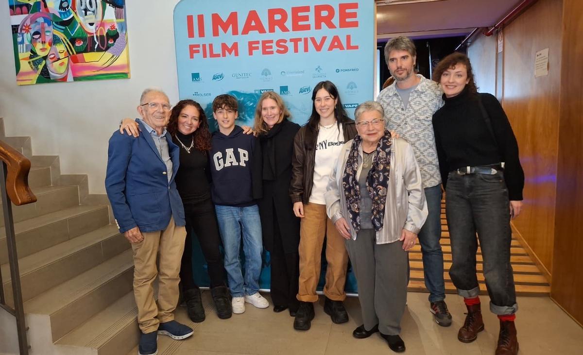 Los directores Mar Molina y Meka Ribera y los actores Celia Pla, Xavi Pastor y Celia Pla, este sábado, en el cine Jayan