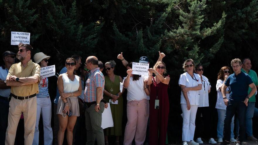 Vídeo | Funcionarios y usuarios protestan por el c