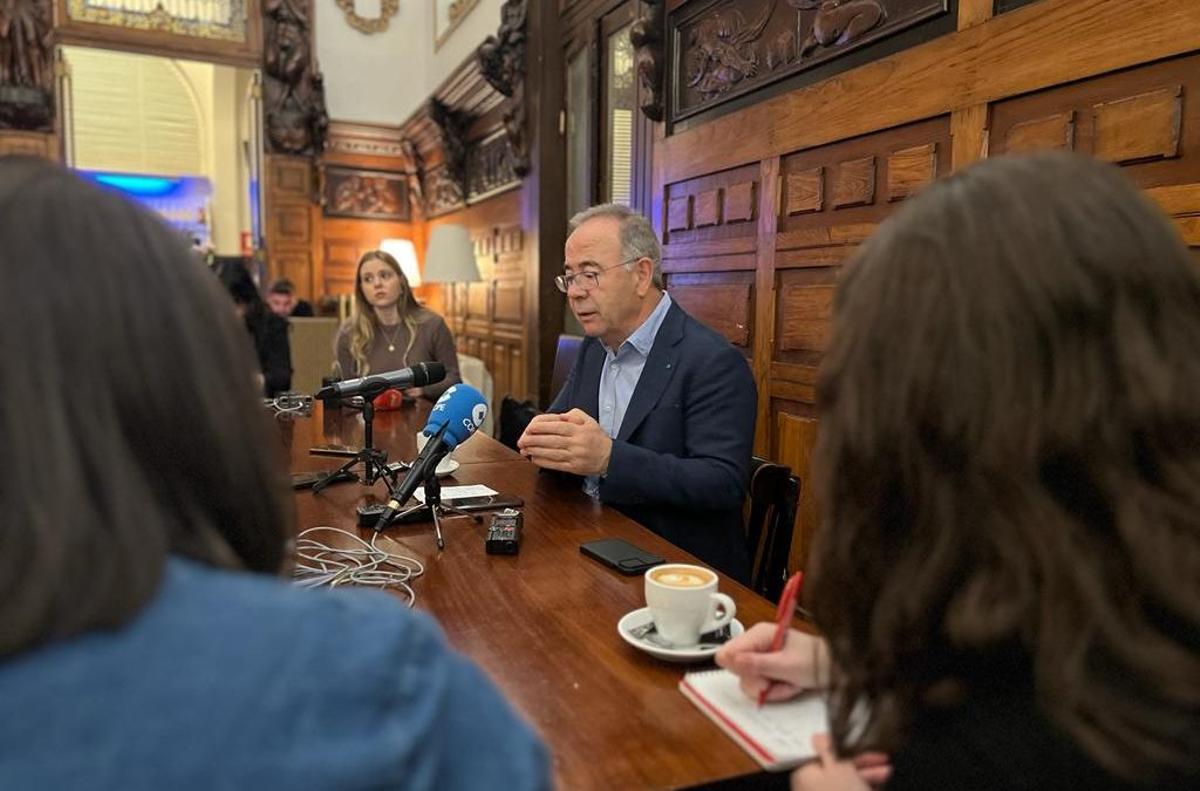 Bugallo en rueda de prensa con los medios