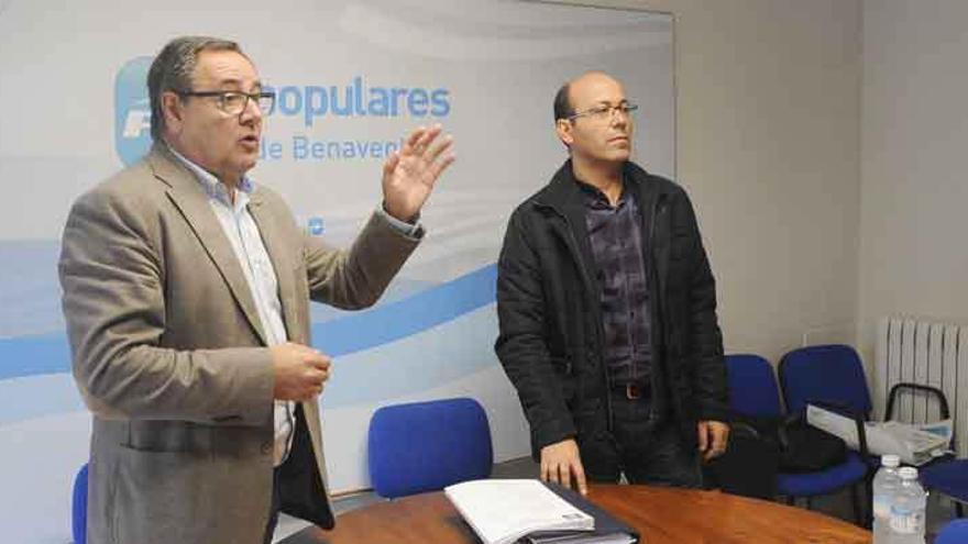 Manuel Vega y José Manuel Salvador tras la rueda de prensa.