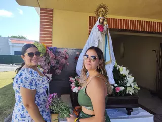 Los más jóvenes tienen muy presente a "Manolito El Pegu" en El Carbayu de Lugones: "Esta fiesta es él"