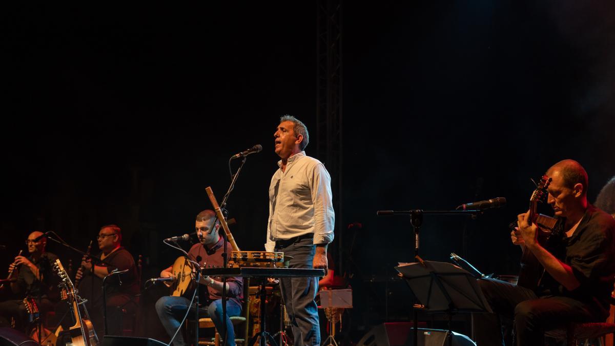 El local cantautor Pep Gimeno «Botifarra» actuó la noche del 23 de julio