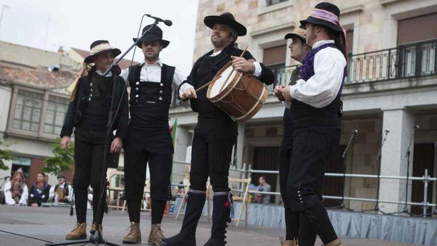 Zamora, Oviedo y León, hermanadas por el baile tradicional