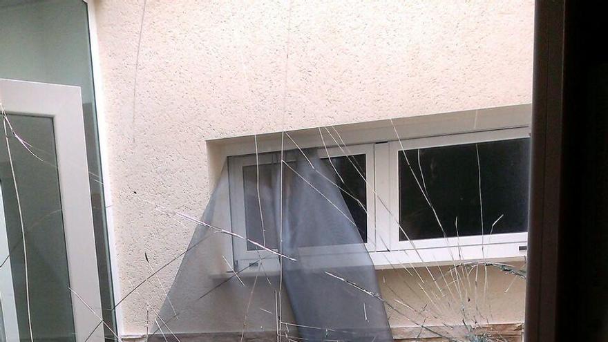 Imagen de la violencia empleada por los ladrones en una vivienda de la urbanización Villamontes.