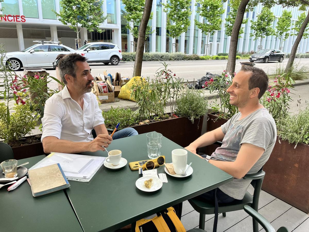 Marc Puigtió (Esquerra) amb qui pot ser el futur president de l'executiva local d'ERC a Girona, Salvador Romero.