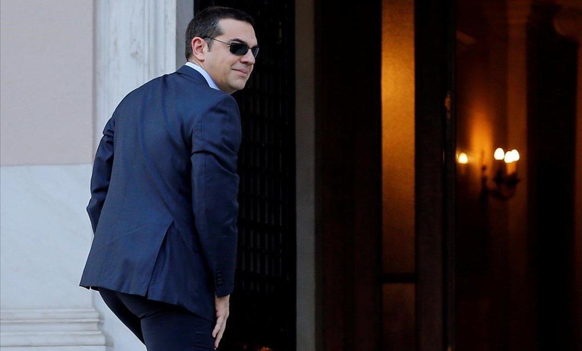 zentauroepp46521324 greek prime minister alexis tsipras arrives at his office in190113161246