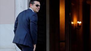 zentauroepp46521324 greek prime minister alexis tsipras arrives at his office in190113161246