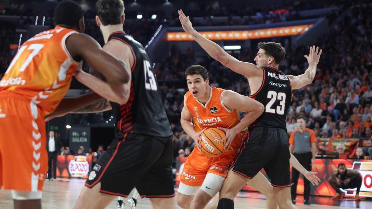 Jaime Pradilla, en el partido ante el Girona en el Roig Arena.