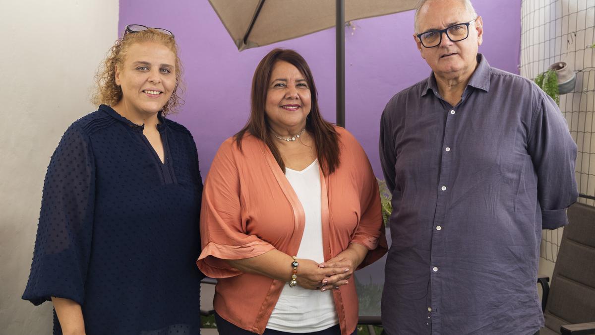 Boutaina El Hadri, Lucy Polo y Eduardo Béjar, portavoces de la plataforma Fuerza Migrante.