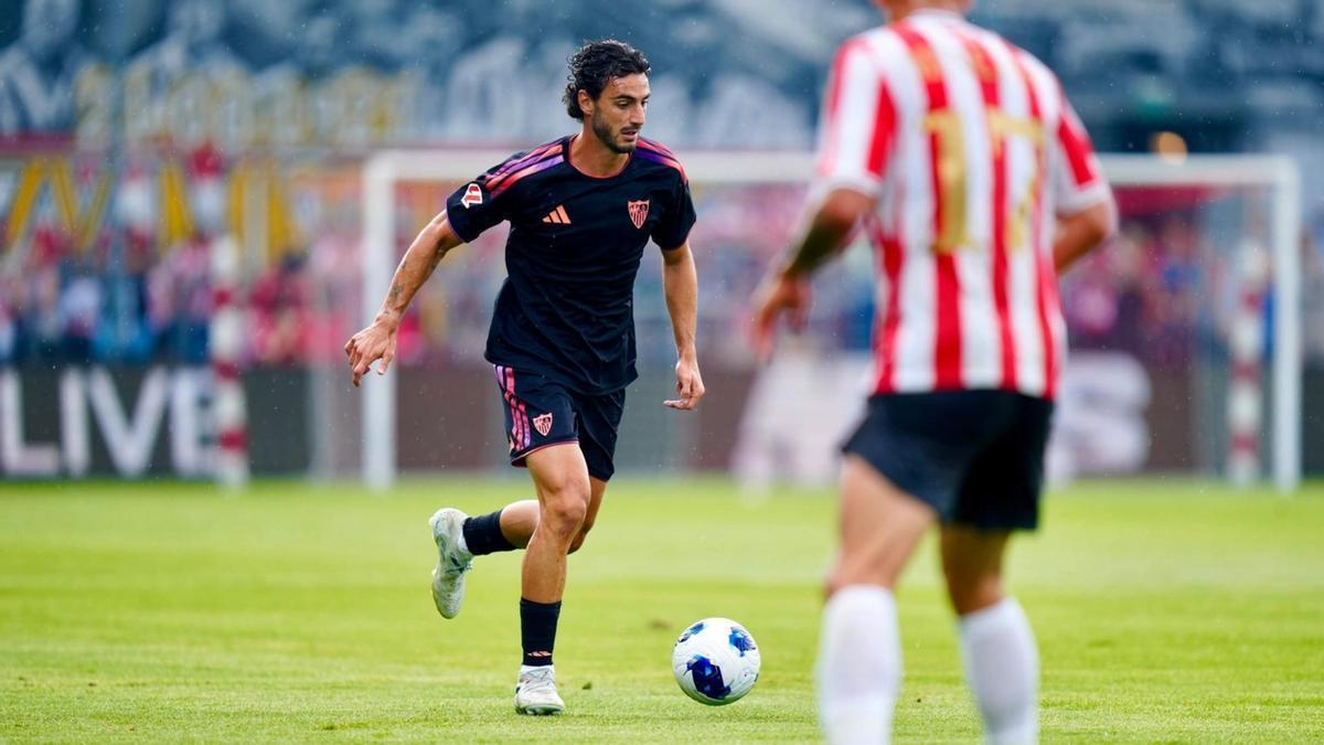 Vídeo | Jon Guridi, Juan Iglesias y Sangante, presentes en el primer entrenamiento del Sevilla FC de pretemporada