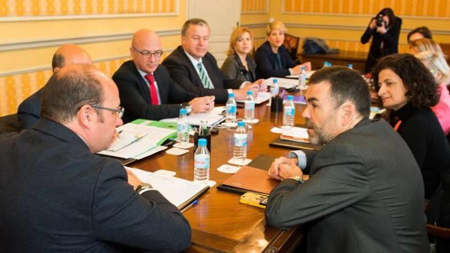 El alcalde José López en el consejo de Gobierno celebrado en el Palacio de Aguirre.