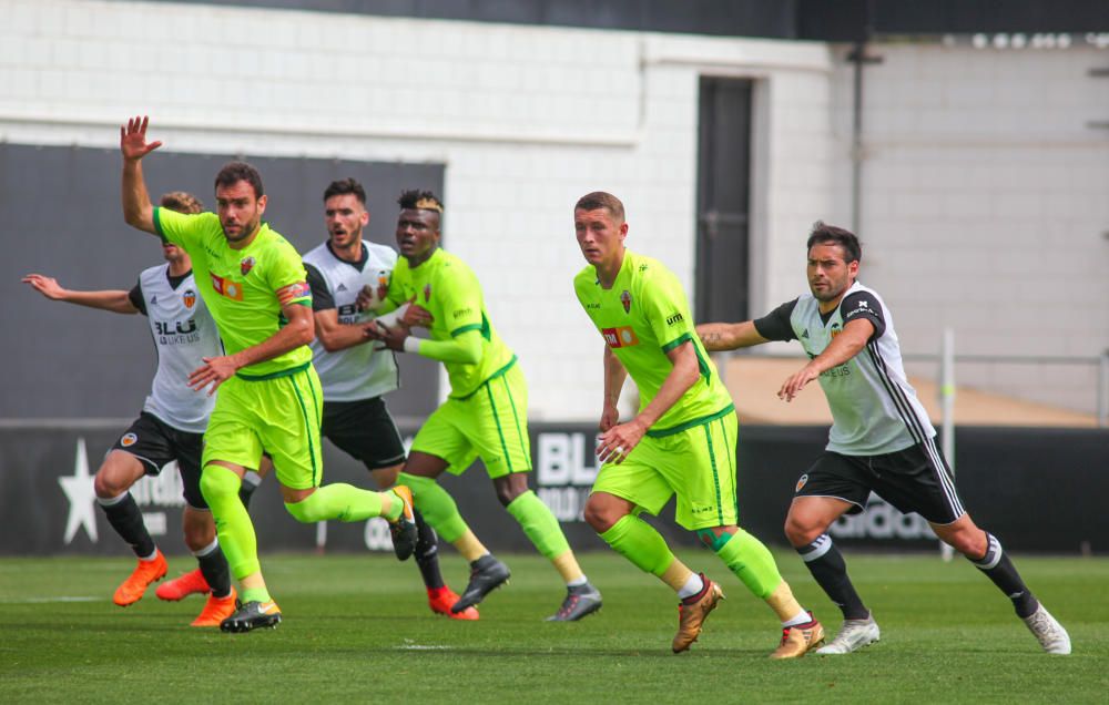 El Elche suma un punto en un partido de locos.