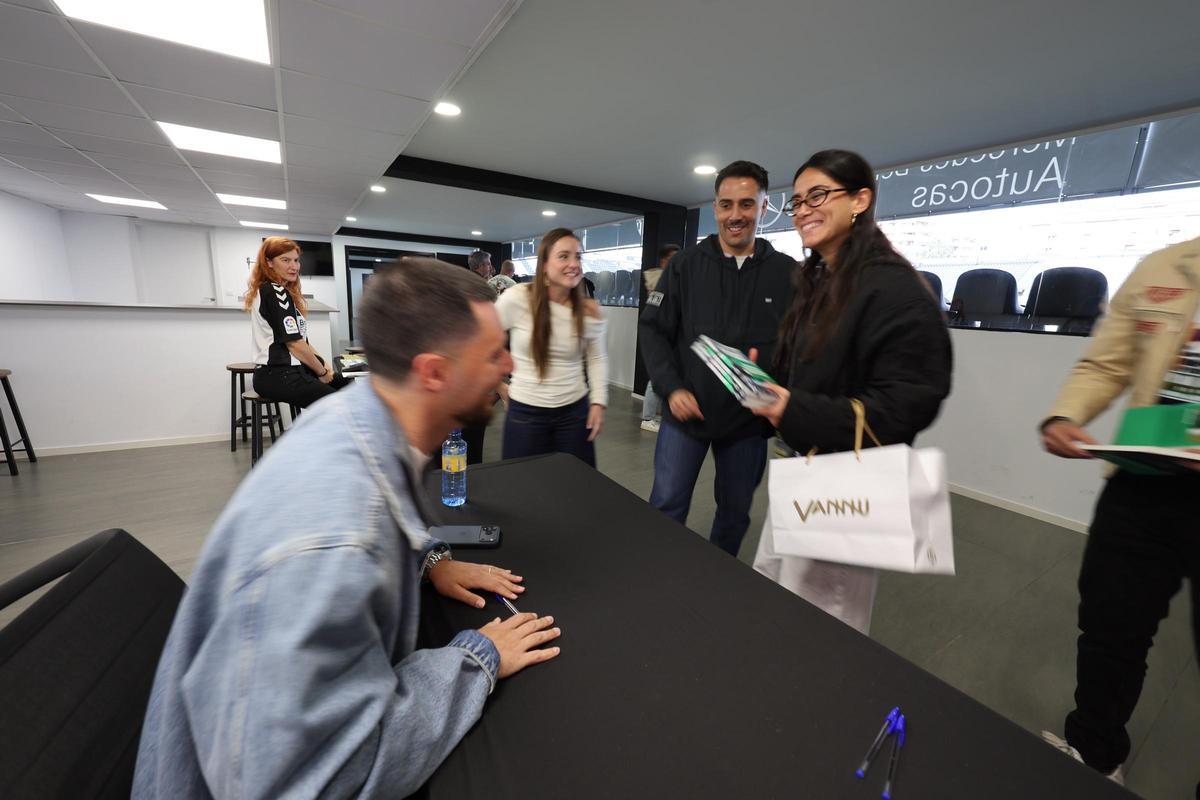 Galería | La presentación de 'El fútbol es nuestro', el libro de Rafael Escrig, en imágenes