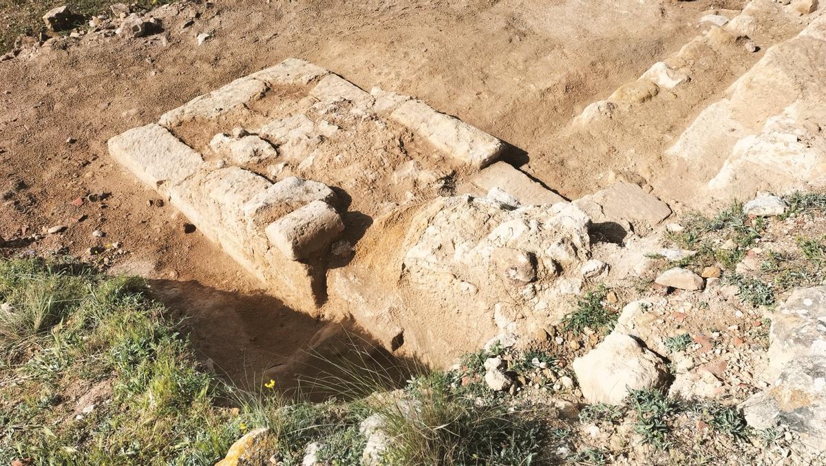 Estructura de lo que podría ser la zona del campanario
