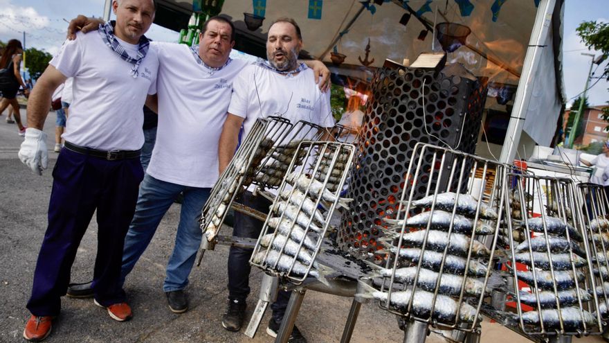 Tonelada y media de sardinas en el tradicional festival de Candás: este fue el truco del restaurante ganador para servirlas &quot;en su punto&quot;