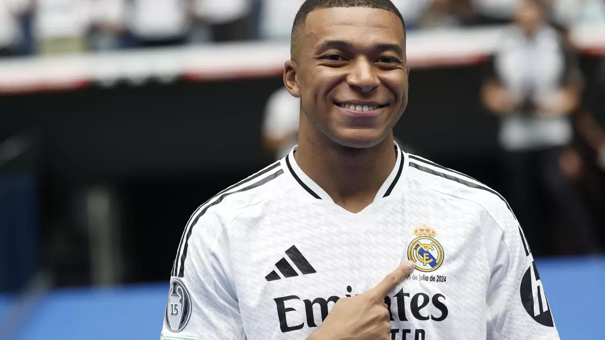 Mbappé se adelanta al Madrid y anuncia su cambio