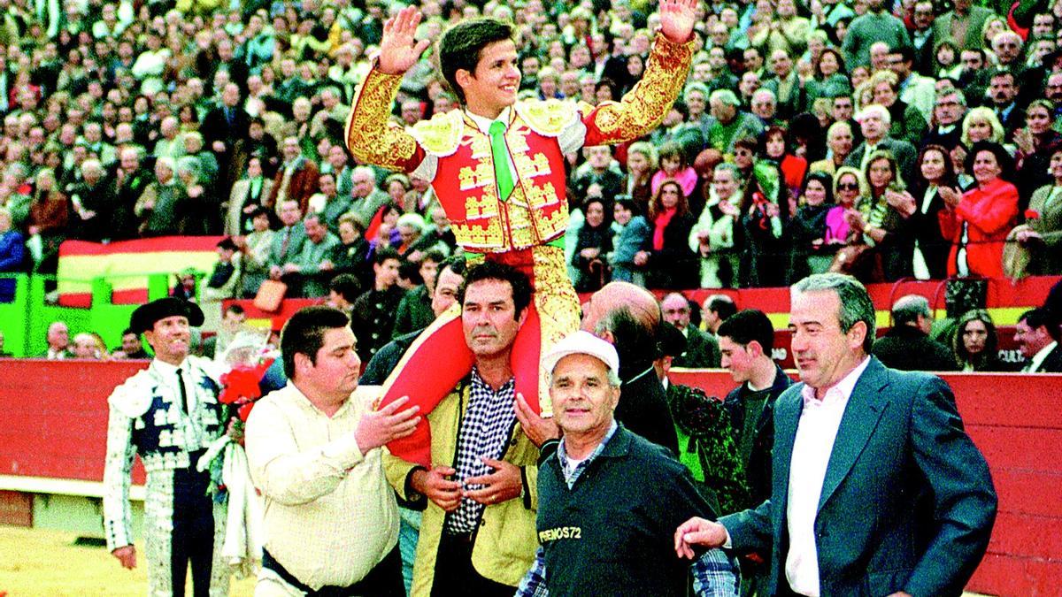 El Juli le cortó las dos orejas a un Victorino Martín y salió a hombros por la puerta grande